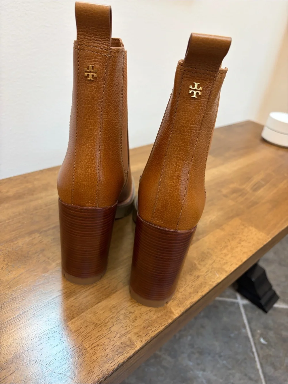 Tory Burch Carson Lug Boot in Toasted Carmel. sz 9.